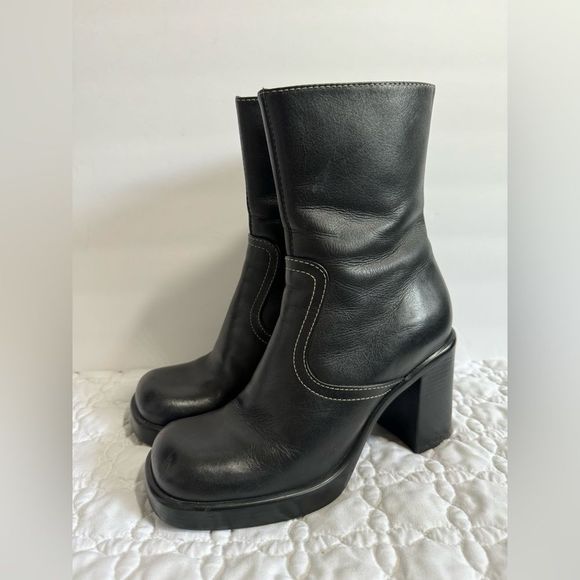 Steve Madden Shoes - Steve Madden Libertyy Black Leather Y2K Zip Up Chunky Heels Size 6.5